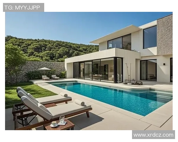 以游泳池为核心，打造夏日休闲天堂，畅享清凉与欢乐的完美时光